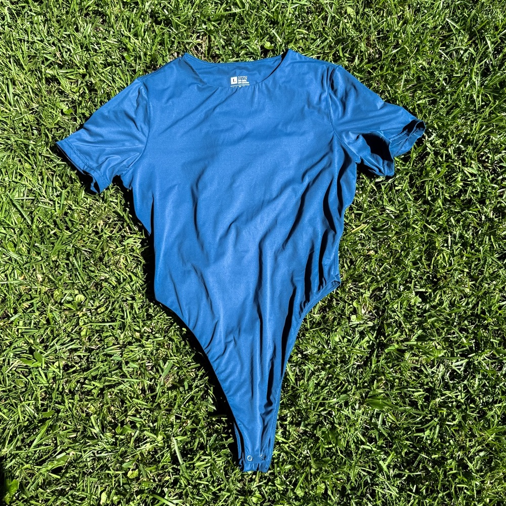Women’s NWOT HYZ Blue Bodysuit Minimal Workwear Sleek Clasp Closure TikTok